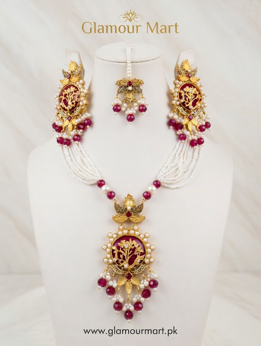 Exquisite Red and White Beaded Necklace Set