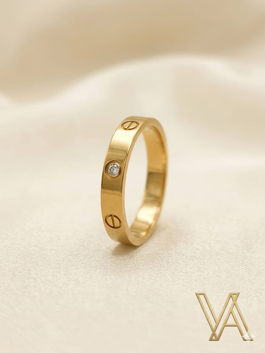 Luxury Gold Screw Detail Ring – Diamond Accent Edition